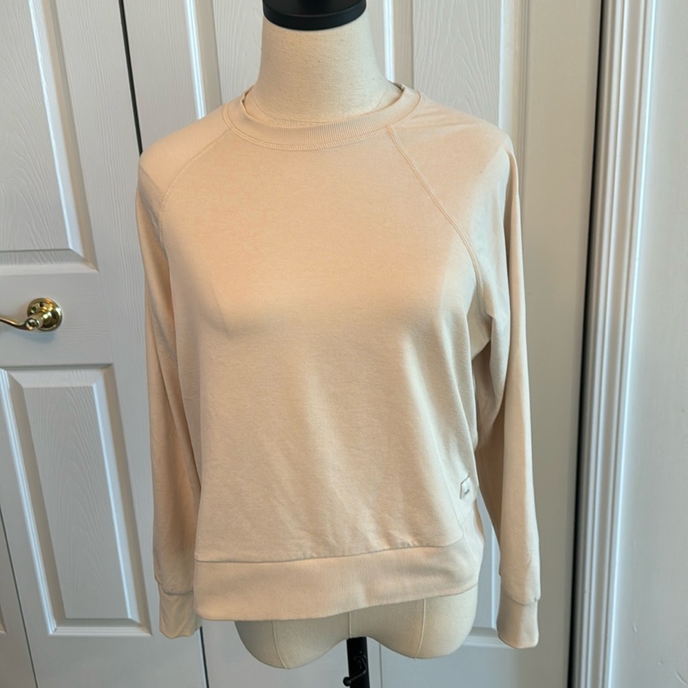 Vuori long sleeve crewneck small